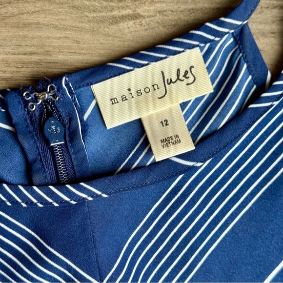 Maison Jules Blue Chevron Striped Cinched Waist Halter Flowy Maxi Dress Size 12 - Picture 4 of 13